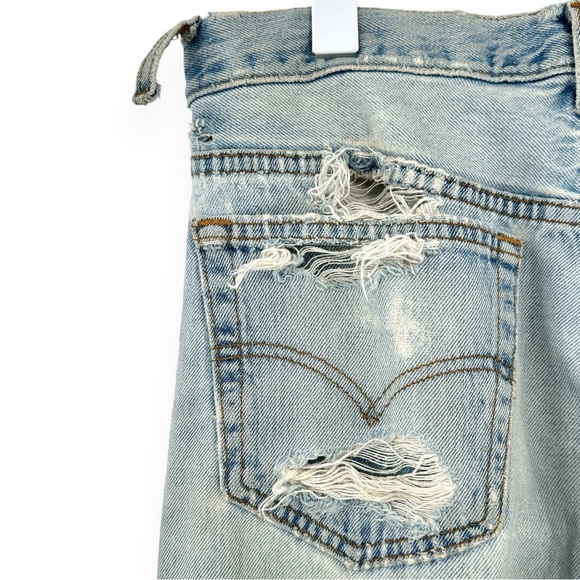 Vintage Levi's 501 1990s Made in USA Light Wash Straight Leg Distressed Jeans - Picture 6 of 13
